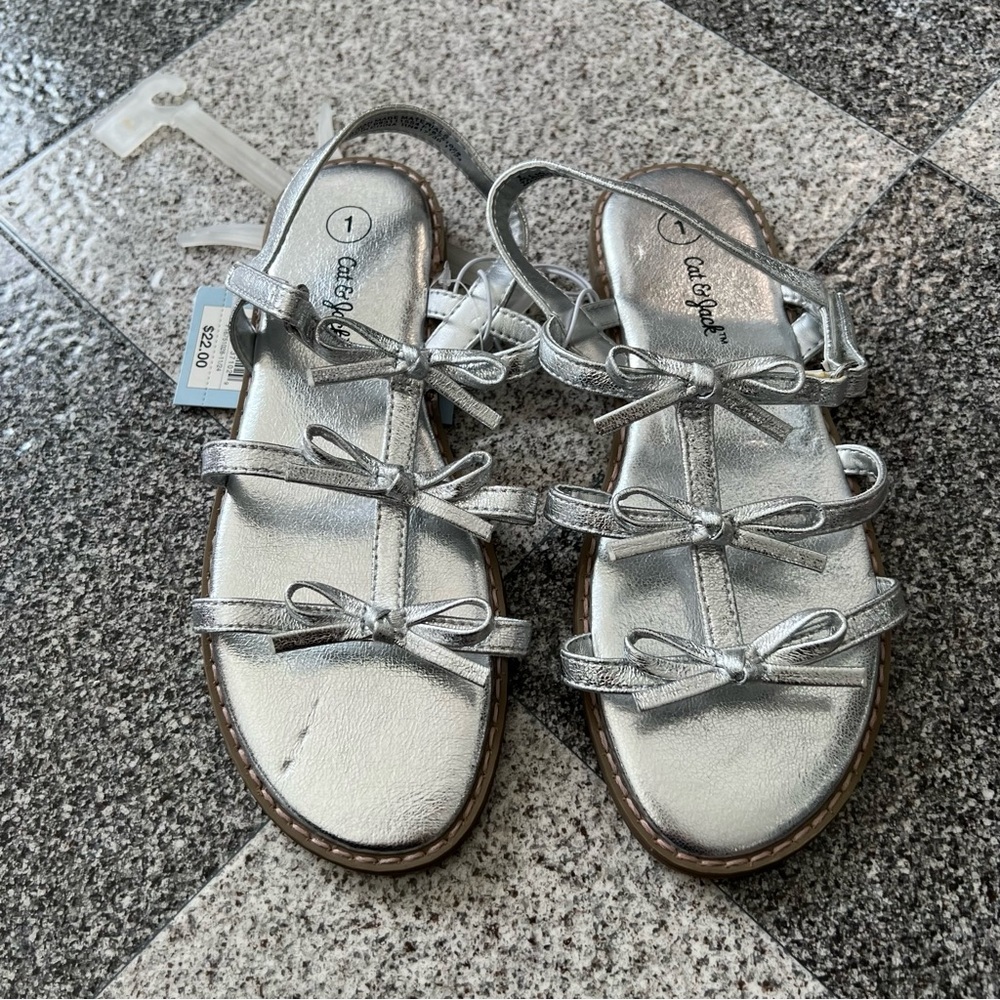 Cat & Jack Girl's Aria Bow Sandals in Silver- Size 1
